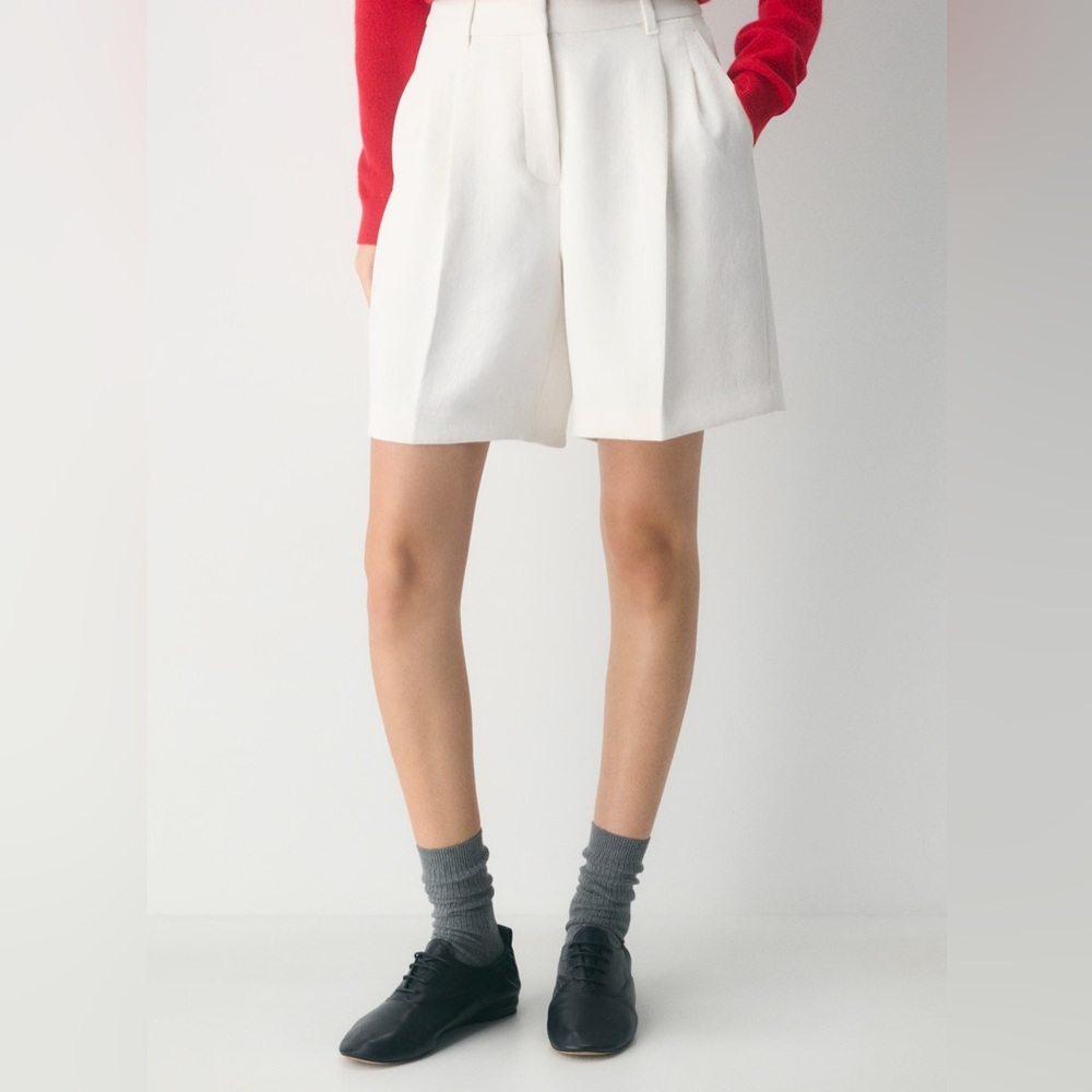 Aritzia Effortless Shorts Long, Mid Thigh - Light Birch, Size 2